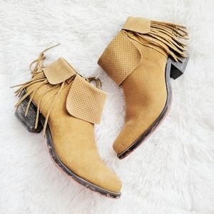Reba by Justin Suede Tassle Hope Oak Booties, size 8M